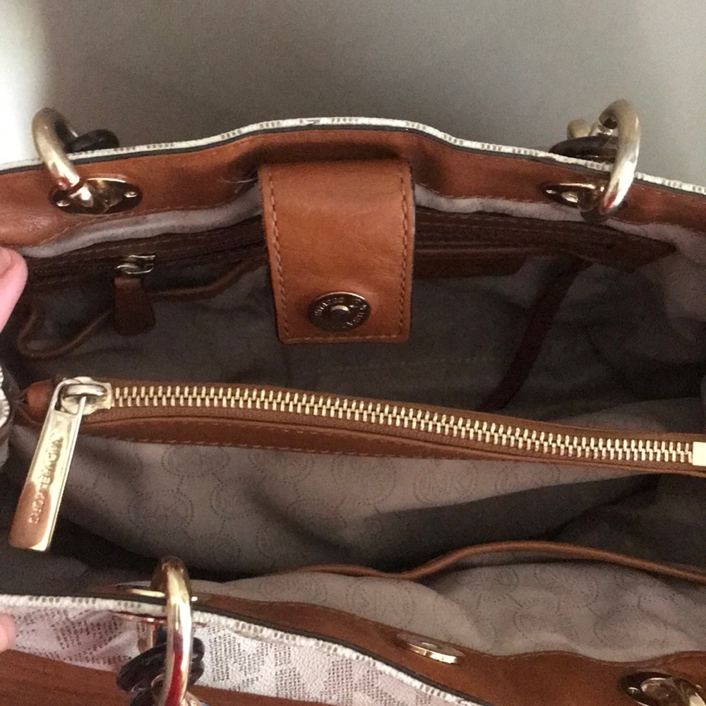 Michael Kors handbag - Picture 3 of 5